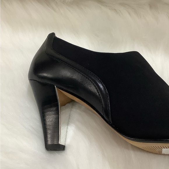 NWOB Donald J Pliner
Tyra Pointed-Toe Ankle Boot - Picture 6 of 16